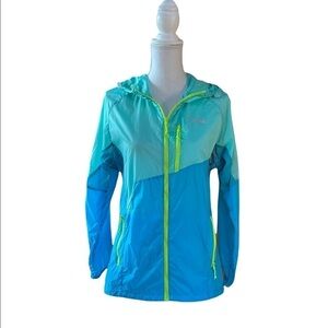 MAKINO OUTDOORS GIRLS OR WOMENS BEAUTIFUL BLUE WINDBREAKER
